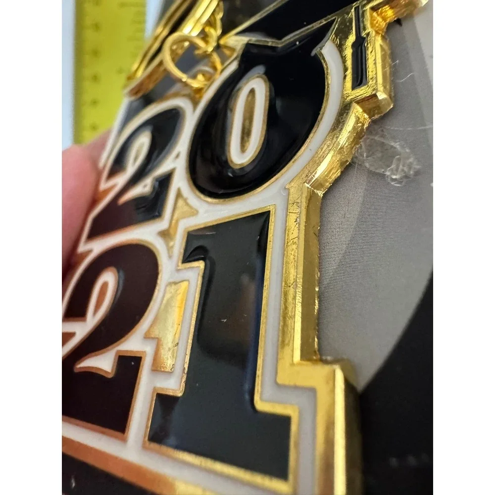 Hallmark Class of 2021 Graduation Keychain‎ Gold Tone Enamel Key Ring MJG6047
